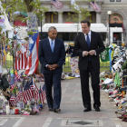 Cameron, en el escenario de los atentados de Boston, durante su visita a EE.UU.