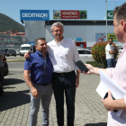 Rueda, a su llegada al hotel donde se ha celebrado el mitin en Ponferrada. L. DE LA MATA