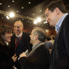 José Antonio Díez y Palazuelo, con Óscar López, ayer en Sevilla.