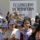 Todos los escolares recibieron camisetas y gorras de regalo