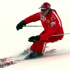 Schumacher esquía en una de las concentraciones de Ferrari