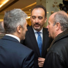El juez Manuel Marchena conversa con el ministro Marlaska (de espaldas, a la izquierda).