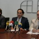 Enrique Suárez, Álvaro Díez y Hermenegildo Fernández, durante el transcurso de la rueda de prensa