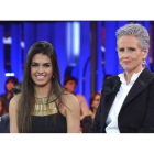 Sofía Suencos, ganadora de 'GH16' (T-5), con la presentadora, Mercedes Milá.