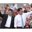 Paul Ryan, junto a Mitt Romney, durante el acto en el que ha sido nombrado candidato republicano a la Vicepresidencia.