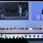 El presidente del Real Madrid, Florentino Pérez, durante el homenaje a Di Stéfano en la Asamblea General Ordinaria del club, este domingo.