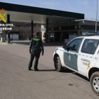 La gasolinera en la que la mujer perpetró presuntamente uno de los cuatro robos. GUARDIA CIVIL