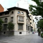 El palacete de 1929 aparece en el número 24 de la avenida Ordoño II