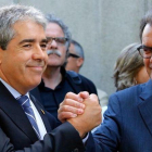 Francesc Homs y Artur Mas, ante las puertas del Tribunal Supremo, este lunes.