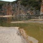 Imagen del pantano de Peñarrubia, en Carucedo, a los pocos días de detectarse la contaminación del S