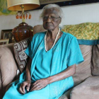 La anciana de 115 años Jeralean Talley posa para una foto en Inkster, Michigan.