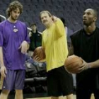 Pau Gasol compartió ayer entreno con Bryant tras su presentación como jugador de los Lakers
