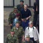 Jodorkovski y Lededev abandonando ayer el Tribunal Meschanski