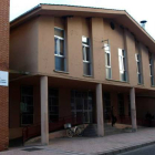 Imagen de la entrada principal del Instituto Fernando I de Valencia de Don Juan.