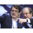 Juan Vicente Herrera (d), junto a su sucesor, Alfonso Fernández Mañueco (i), durante la celebración del 13 Congreso Autonómico celebrado el sábado en Valladolid.