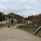 El pueblo cuenta con un moderno sistema de alumbrado y de suministro de agua.