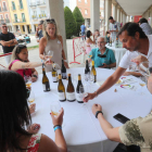 Los actos de la mañana contaron con música en la plaza del Ayuntamiento y catas de vinos. L. DE LA MATA