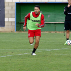El futbolista holandés Ousaim Bouy entrena con la Cultural desde el pasado viernes. MARCIANO