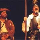 Los actores de la compañía L'Om Imprebís, caracterizados de Sancho y Don Quijote