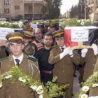 Funeral por los 28 fallecidos en las dos explosiones en las bases militares de Aleppo.