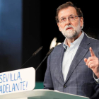 El presidente Rajoy durante su intervención en la clausura de un acto del PP de Sevilla. J. MANUEL VIDAL