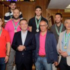 Los internacionales júnior, en la recepción de ayer en el Ayuntamiento. SECUNDINO PÉREZ