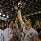 Borja Fernández, pivote del Ademar juvenil encara la meta del Granollers