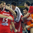 Los croatas, con Alilovic a la derecha, celebran el bronce.