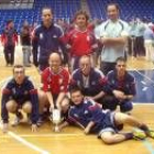 El equipo de Asprona León posa en el estadio de Benalmádena