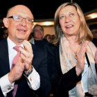 Cristóbal Montoro junto a Pilar del Olmo, ayer en Valladolid. PABLO MARTÍN