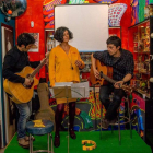 Los músicos leoneses Marcos Cachaldora, Silvia D. Chica y Gonzalo Ordás.