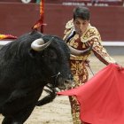 Castaño, ayer ante uno de sus broncos enemigos. ISMAEL HERRERO