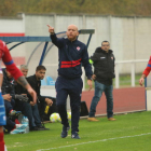 Adrián Benavides, entrenador del Bembibre. LUIS DE LA MATA