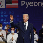 Biden en el campus de Samsung en Seúl, ayer. KIM MIN-HEE/POOL