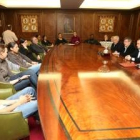 Francisco Fernández y la edil de Deportes Natalia Rodríguez recibieron al equipo en el Ayuntamiento