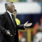 Ancelotti gesticula en el Ciutat de València.