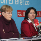 Rita Prada y Ángela Marqués, ayer en la sede del PSOE de Ponferrada.