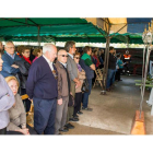 Asistentes a la misa de celebración por la fiesta de san Isidro en la Candamia. F. OTERO PERANDONES