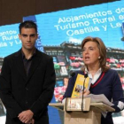 El atleta berciano Sergio Gallardo y la consejera Salgueiro.
