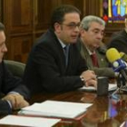 Javier Chamorro, centro, durante la presentación del acuerdo de colaboración con los comerciantes