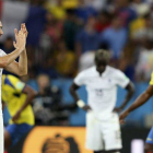 El delantero francés Karim Benzema al término del partido Ecuador-Francia.