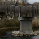 La pasarela peatonal tendrá que ser readaptada al nuevo ancho del río. ACACIO