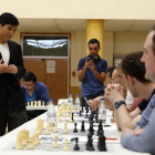 Wesley So enfrentándose a las partidas simultáneas en una edición anterior del Torneo Magistral de Ajedrez Ciudad de León.