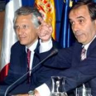 Los ministros de Interior de Francia, Dominique de Villepin, y de España, José Antonio Alonso