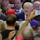 Trump saluda a sus partidarios en Wilmington (Carolina del Norte), el pasado martes.