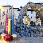 El Niño Jesús está pegado a la Virgen con una resina especial para no dañarle.
