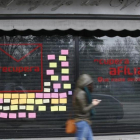 La fachada de la sede de los críticos del PSOE, con las siglas del partido ya borradas.