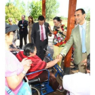 César Antón y el alcalde de Cubillos en el campamento.