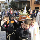 Procesión infantil con un paso en miniatura de la Virgen, en la pasada Semana Santa.