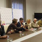 Los presidentes de los GAL, junto a Carrasco, en la renovación del convenio.